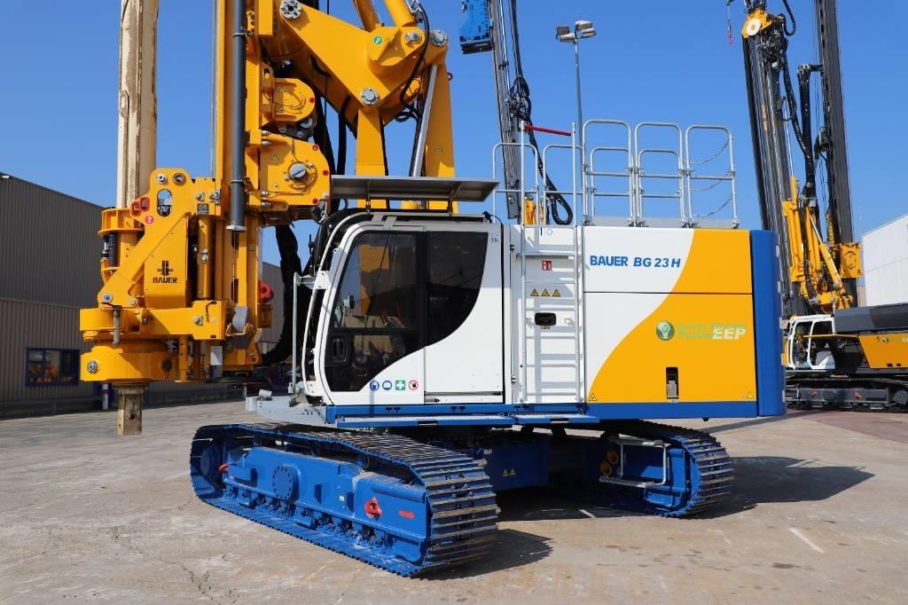 Bauer BG 23 H Compact Drilling rigs