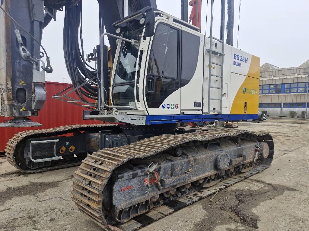 Bauer BG 28 H Drilling rigs