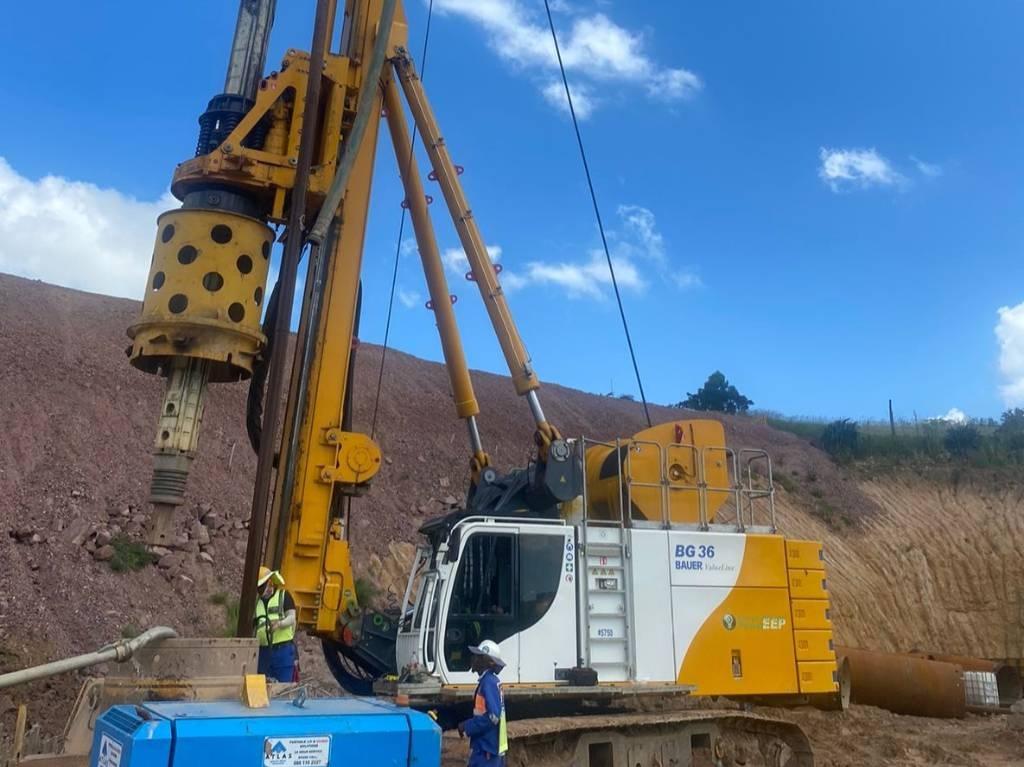Bauer BG 36 V Drilling rigs