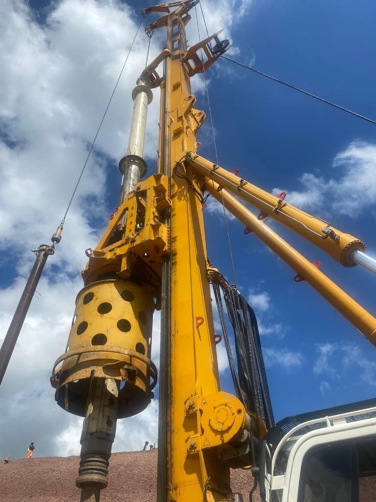 Bauer BG 36 V Drilling rigs