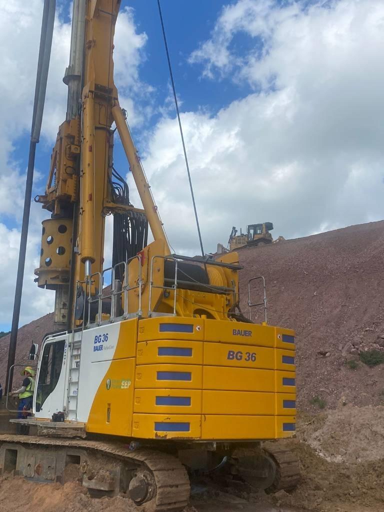 Bauer BG 36 V Drilling rigs
