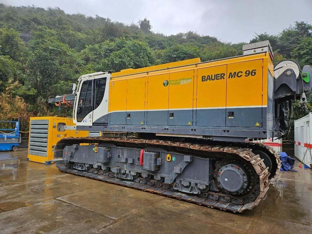 Bauer Seilbagger/Crane eMC 96 - electric driven Duty-cycle cranes and Diaphragm Wall Equipment