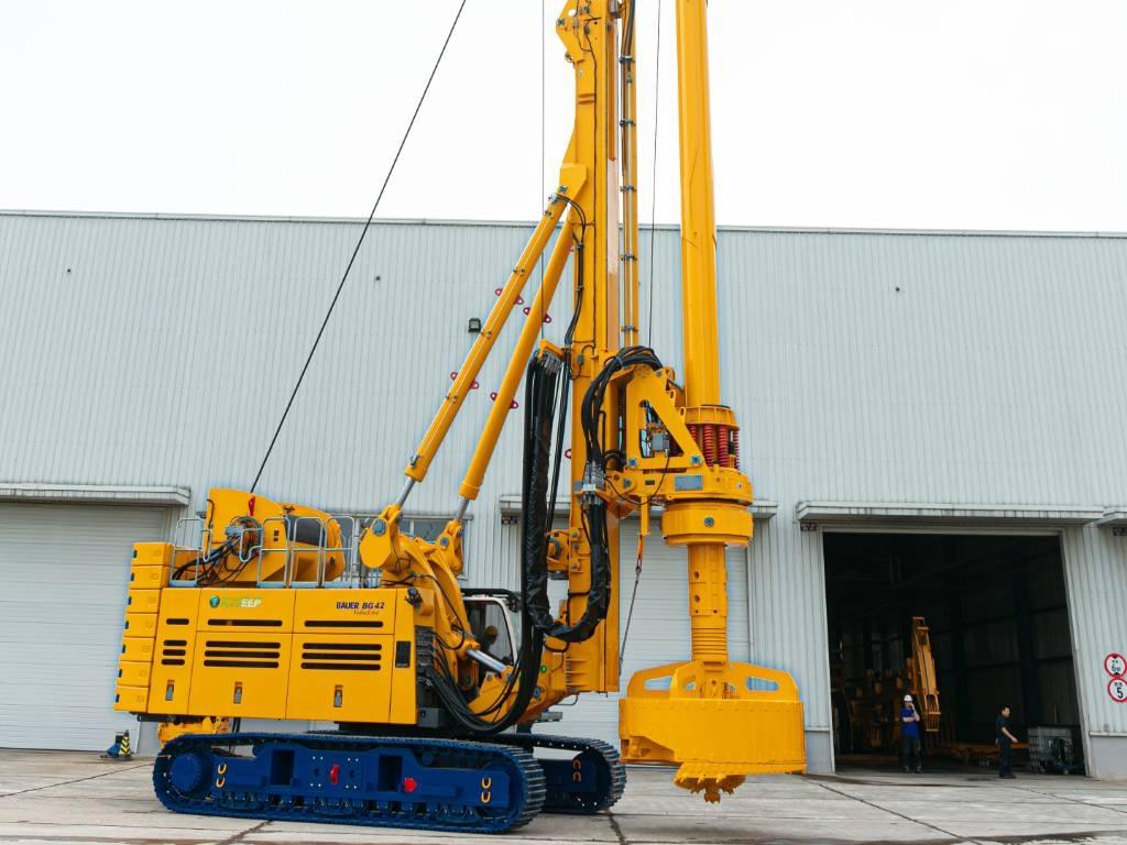 Bauer BG 42 V Drilling rigs